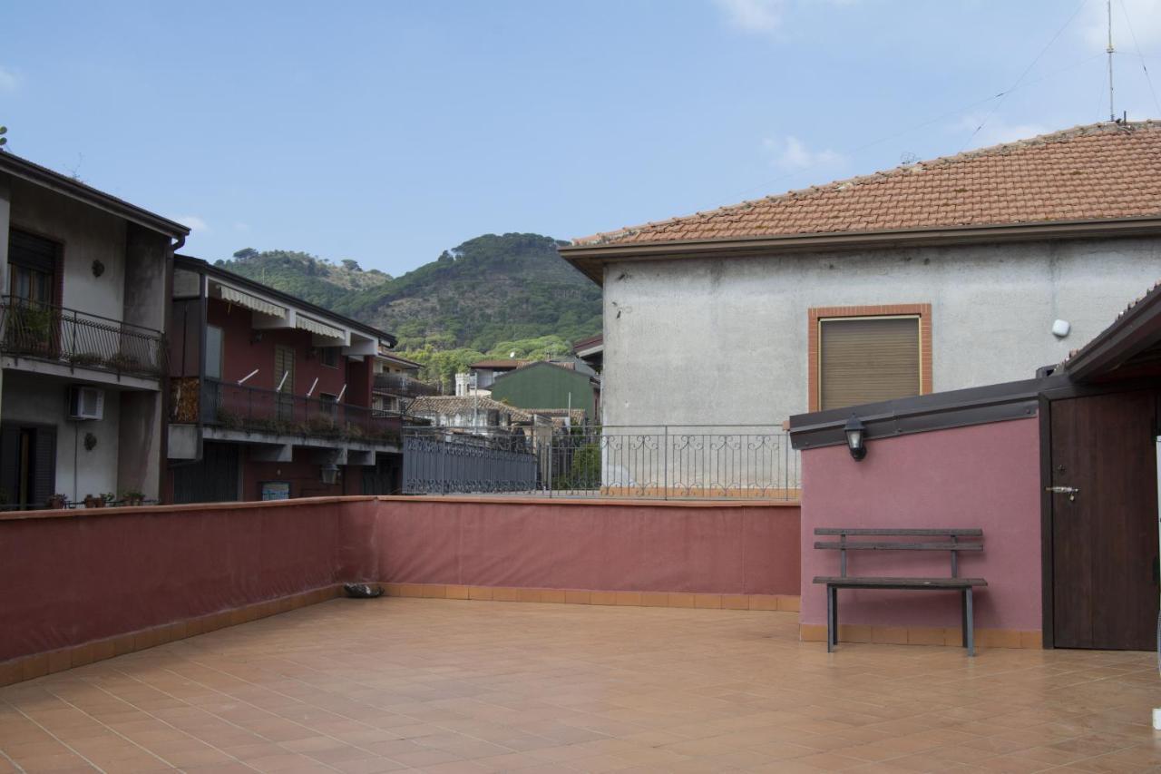 Casa Vacanze Mongibello Nicolosi Bagian luar foto